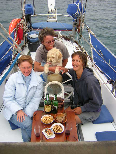 B032 Landfall in La Graciosa_Lanzarote Ute, Susanne, Elke 05.2004